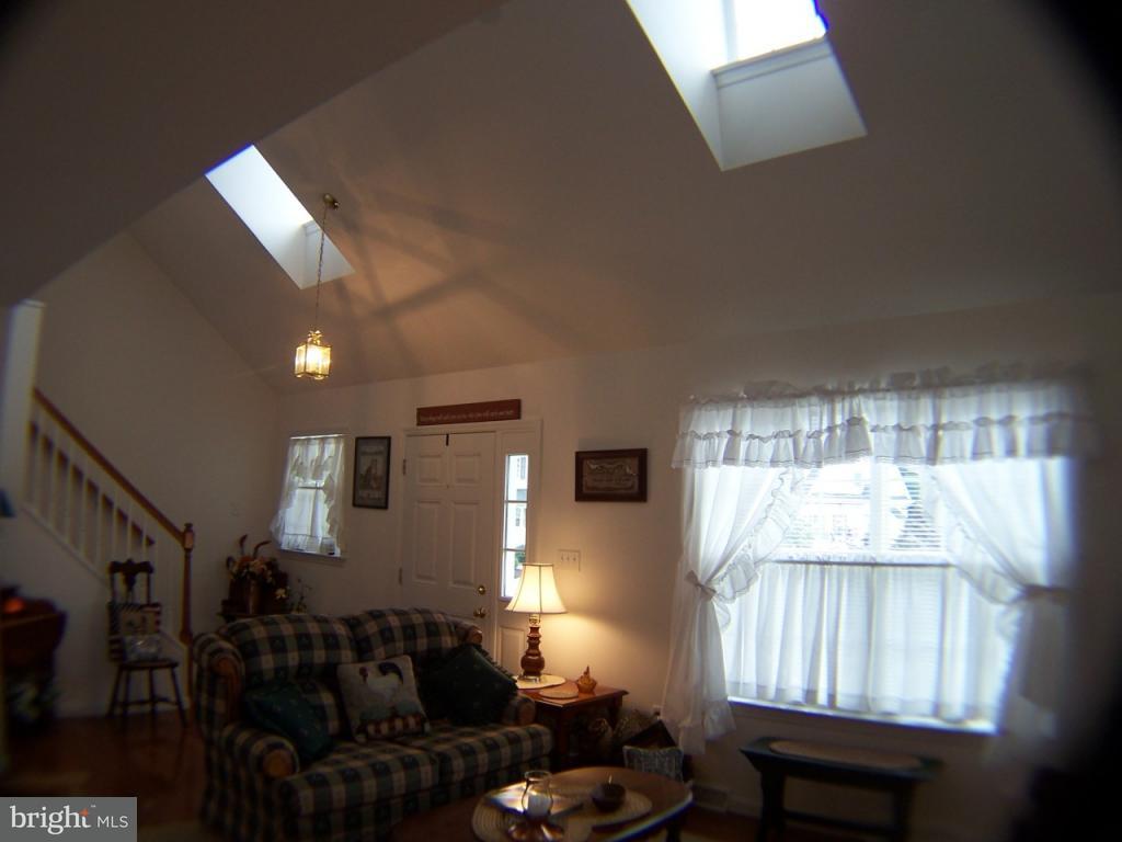 605 Chatham Way Lititz, PA 17543 - Photo 8 of 34