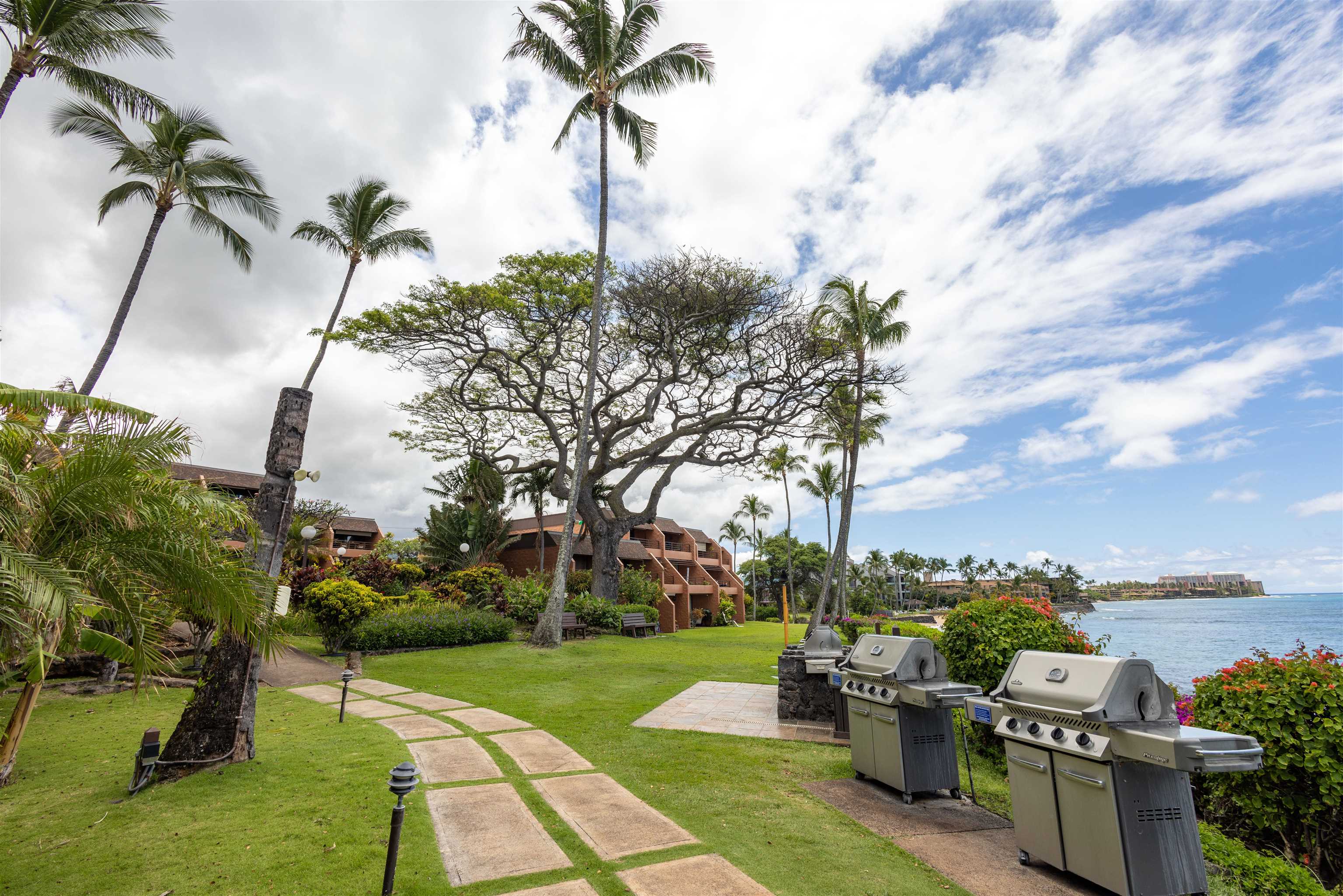 3959 Lower Honoapiilani Road, Unit 406 Lahaina, HI 96761 - Photo 12 of 27 Gallery Image 12