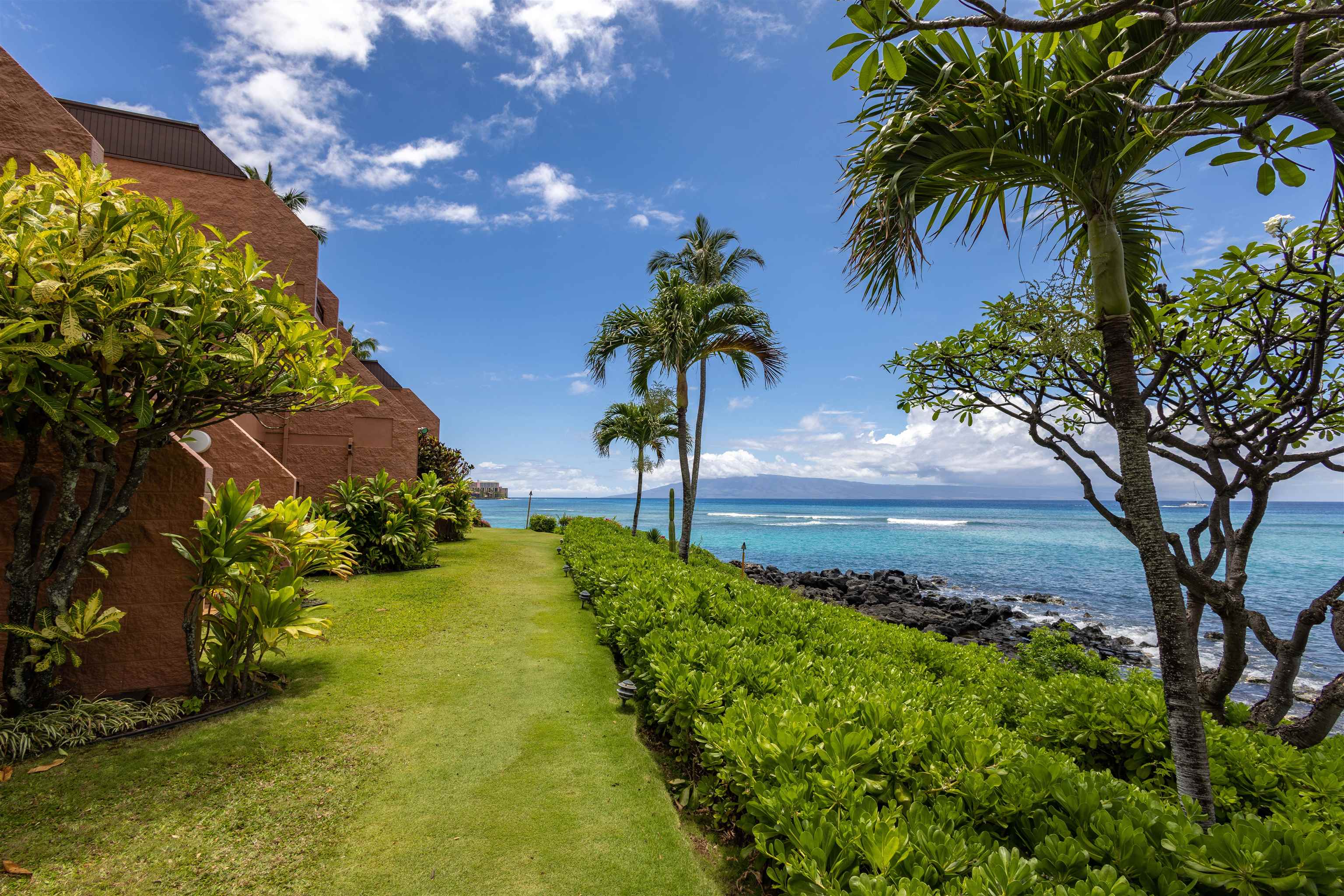 3959 Lower Honoapiilani Road, Unit 406 Lahaina, HI 96761 - Photo 14 of 27 Gallery Image 14