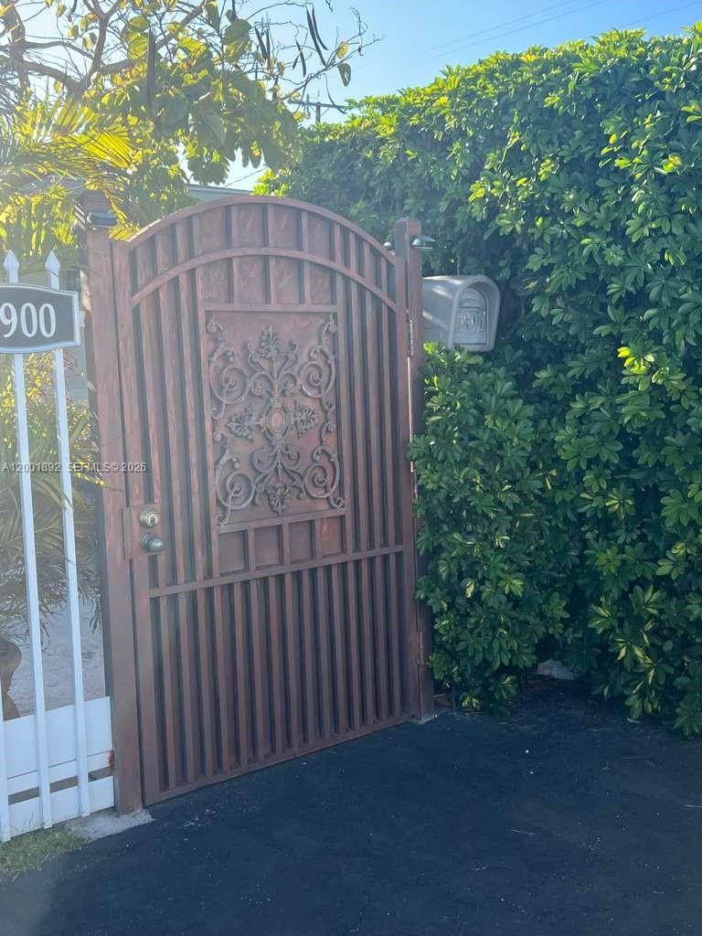 6900 Southwest 22nd Street Miami, FL 33155 - Photo 16 of 44 Gallery Image 16