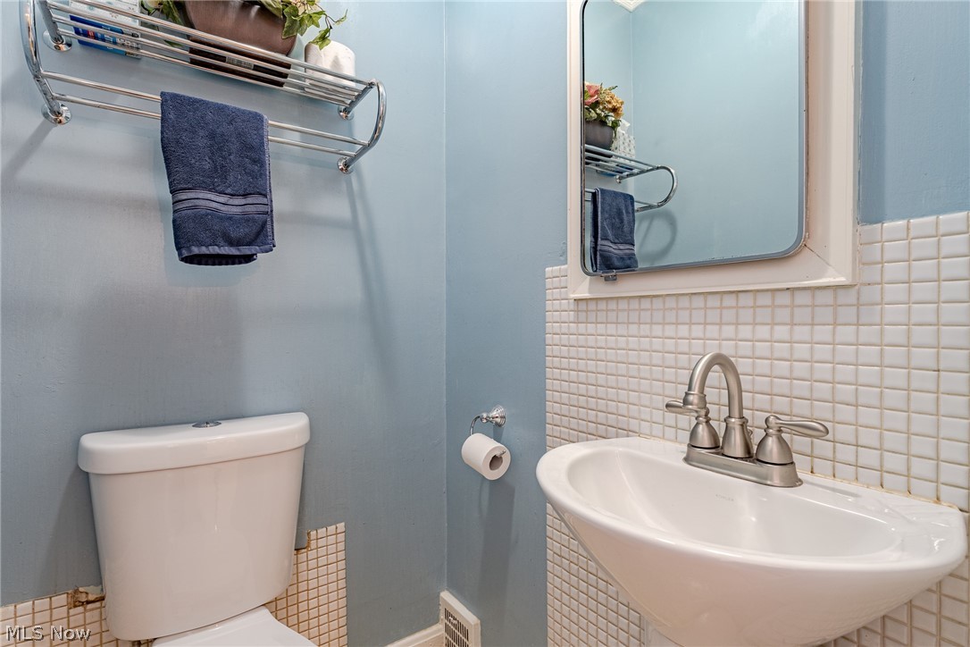 28049 Emery Road Chagrin Falls, OH 44022 - Photo 14 of 31 Gallery Image 14