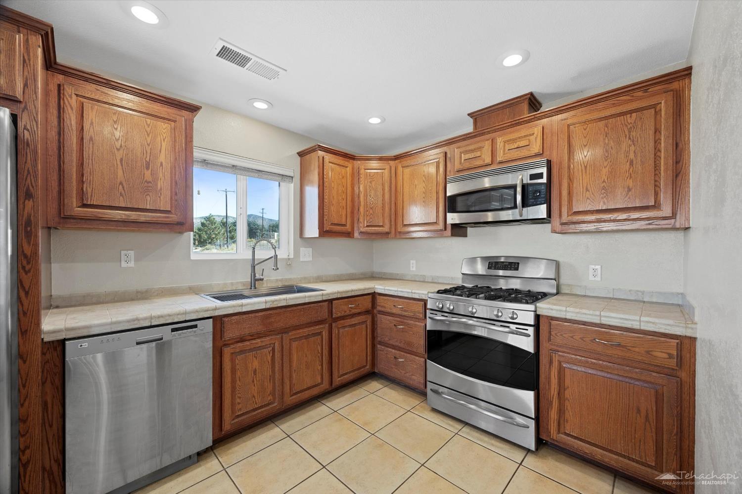 21901 Old Well Road Tehachapi, CA 93561 - Photo 13 of 26 Gallery Image 13