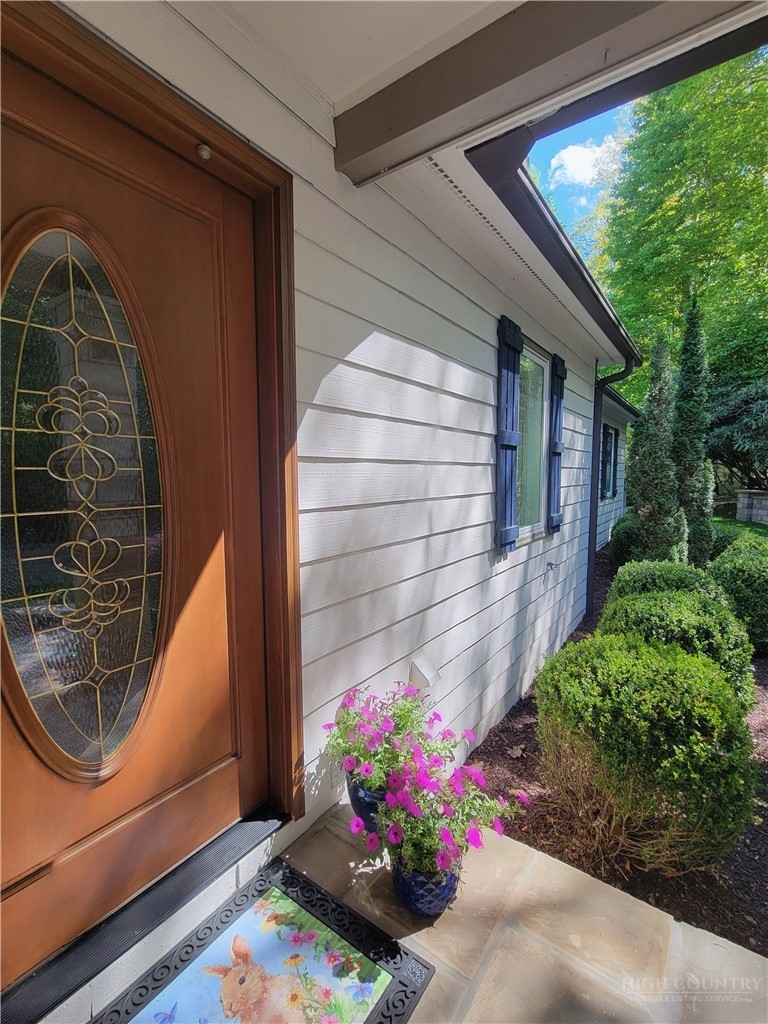 129 Valley View Road Blowing Rock, NC 28605 - Photo 3 of 44