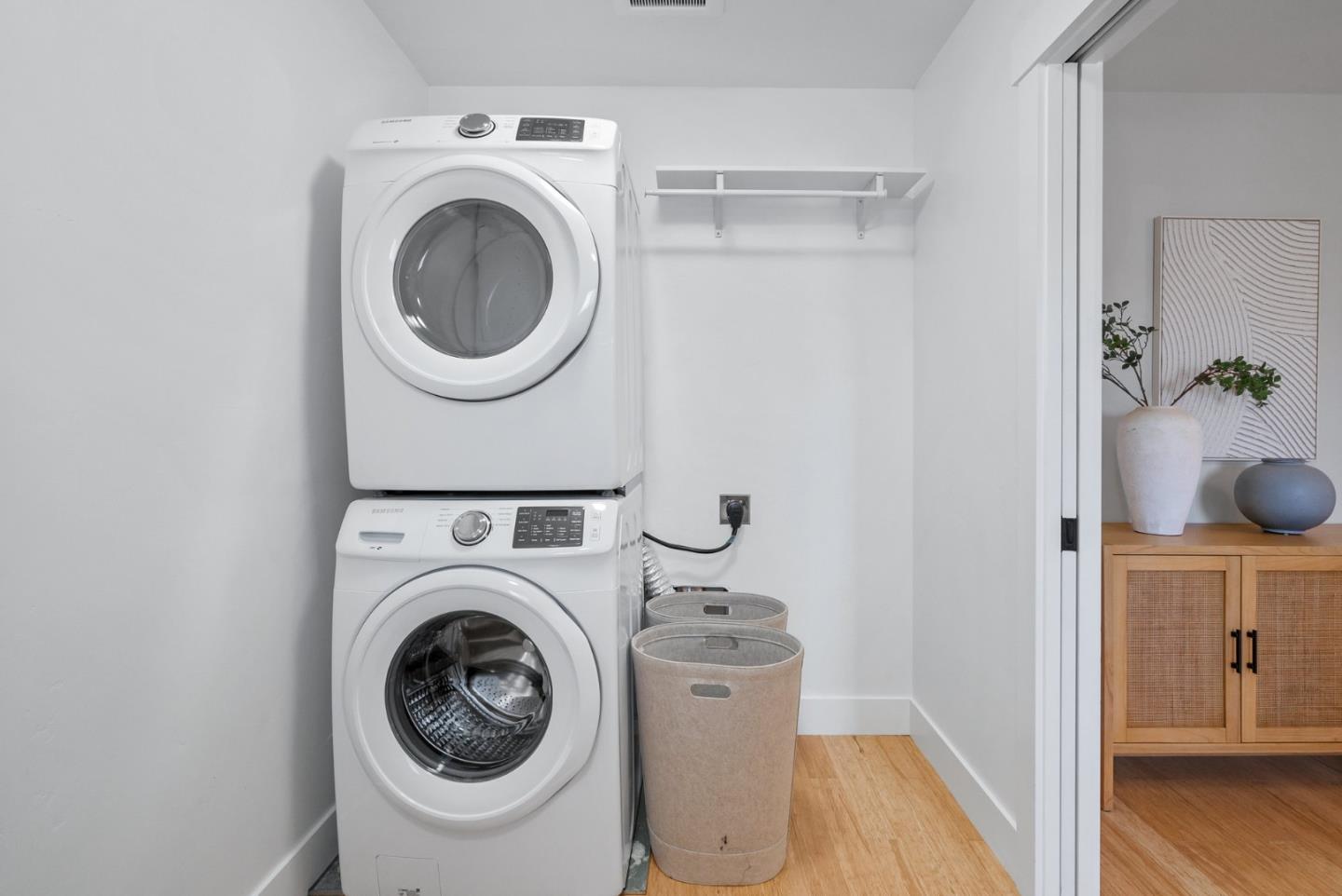 643 Crestview Drive San Jose, CA 95050 - Photo 31 of 76 a utility room with dryer and washer