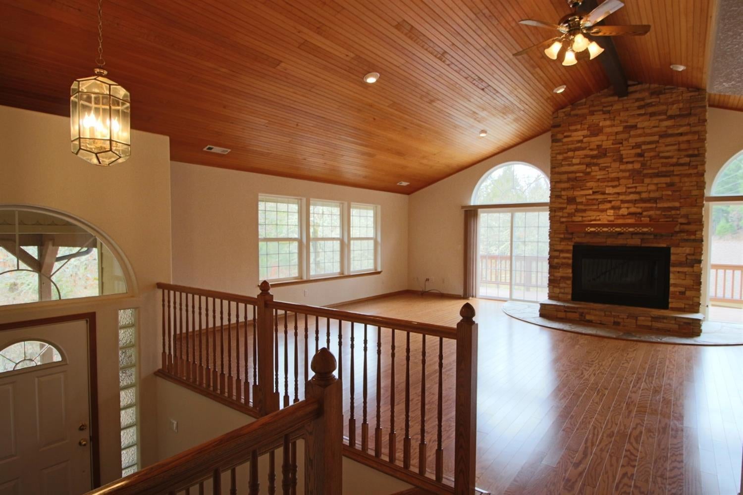 1709 Murphy Creek Road Grants Pass, OR 97527 - Photo 11 of 35 Living room in main home. Living room, l