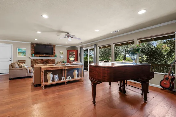 $639,000 | 3640 Scenic Drive, Redding, CA 96001