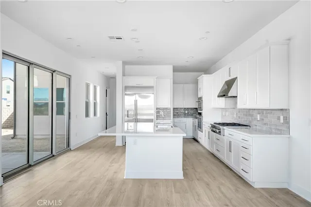 $1,130,968 | 27333 Creekwood Lane, Newhall, CA 91381