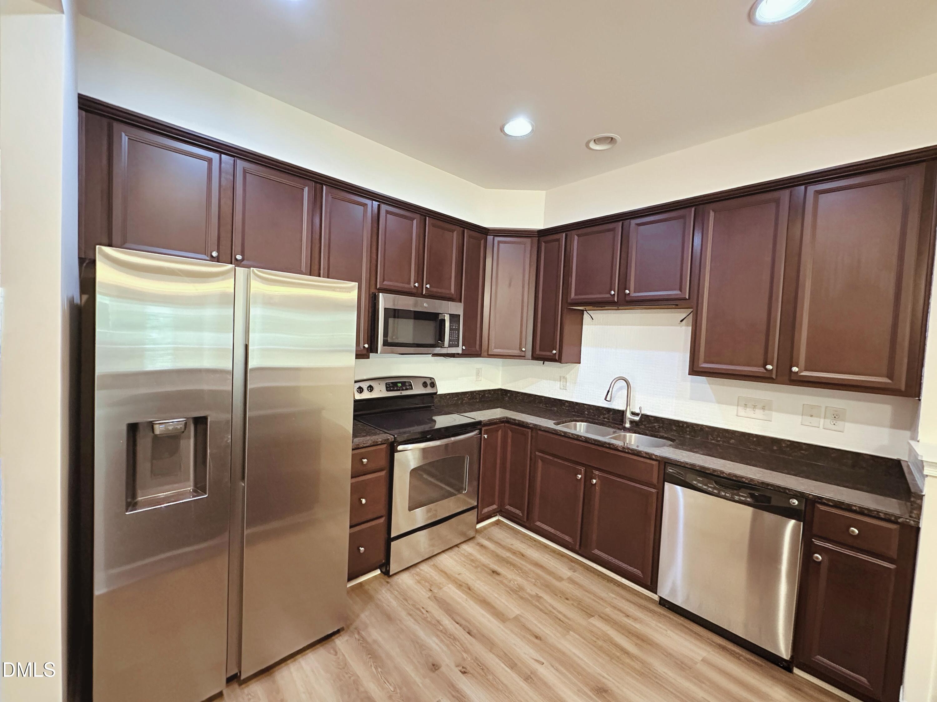 435 Panorama View Loop Cary, NC 27519 - Photo 6 of 38
