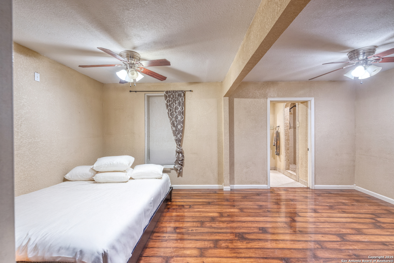 155 Avenida Juarez Road Brackettville, TX 78832 - Photo 11 of 37 a bedroom with a bed and a chandelier