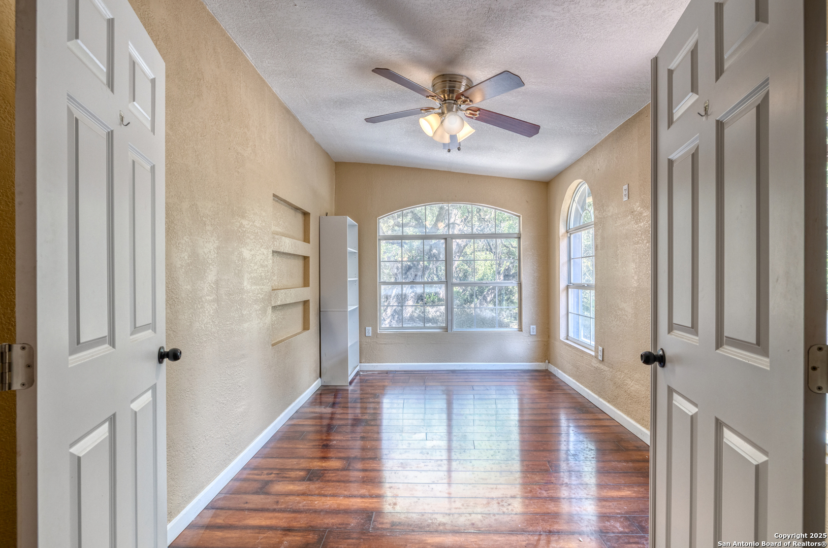 155 Avenida Juarez Road Brackettville, TX 78832 - Photo 17 of 37 a view of an entryway with wooden floor and fan