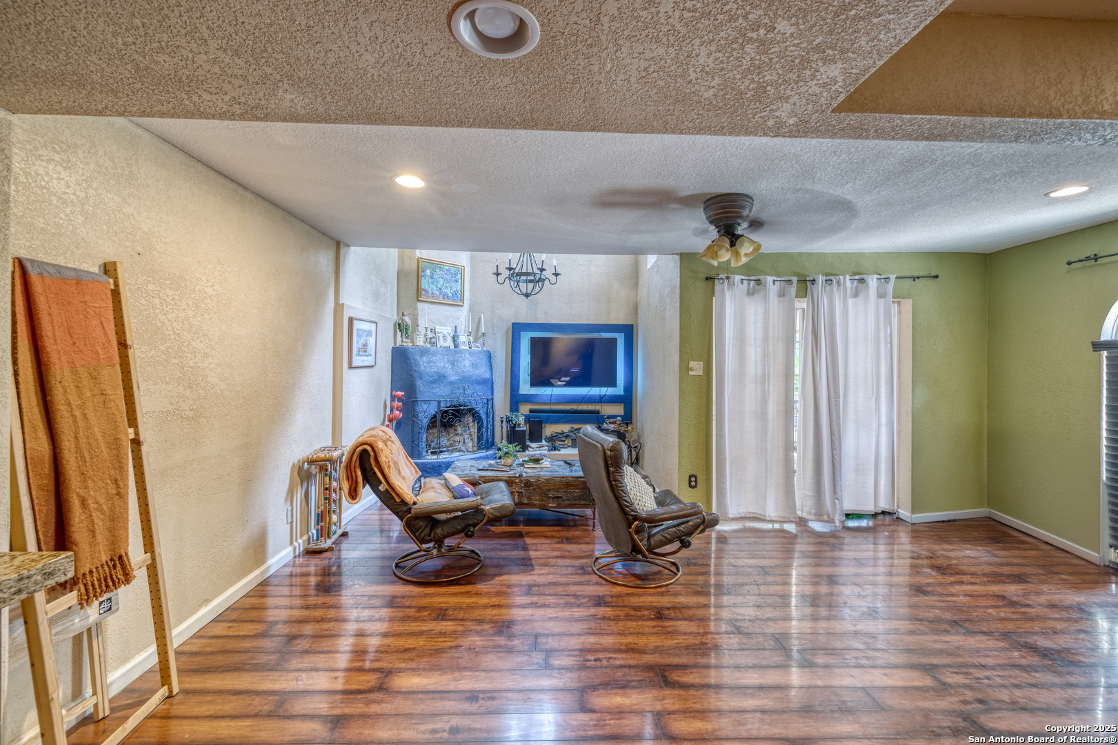 155 Avenida Juarez Road Brackettville, TX 78832 - Photo 8 of 37 a view of a livingroom with furniture wooden floor and windows
