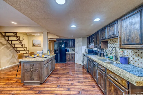 a view of livingroom with hardwood