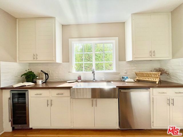 $2,020,000 | 160 South Poinsettia Place, Los Angeles, CA 90036