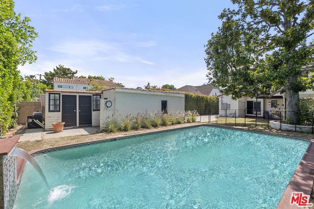 $2,020,000 | 160 South Poinsettia Place, Los Angeles, CA 90036
