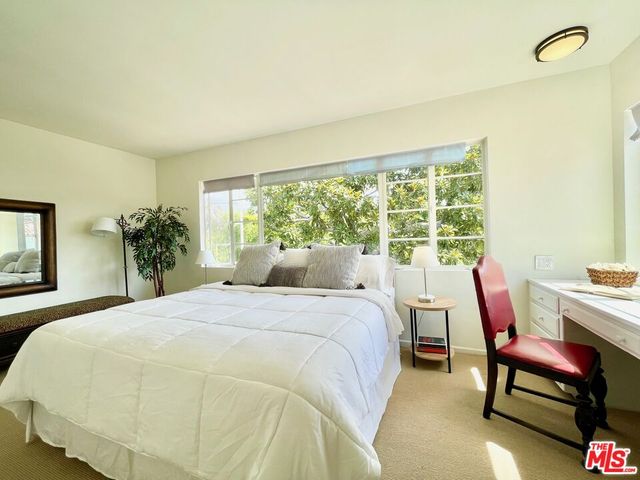 $2,020,000 | 160 South Poinsettia Place, Los Angeles, CA 90036