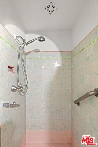 $2,020,000 | 160 South Poinsettia Place, Los Angeles, CA 90036