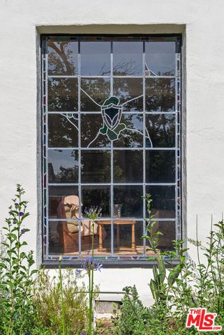 $2,020,000 | 160 South Poinsettia Place, Los Angeles, CA 90036