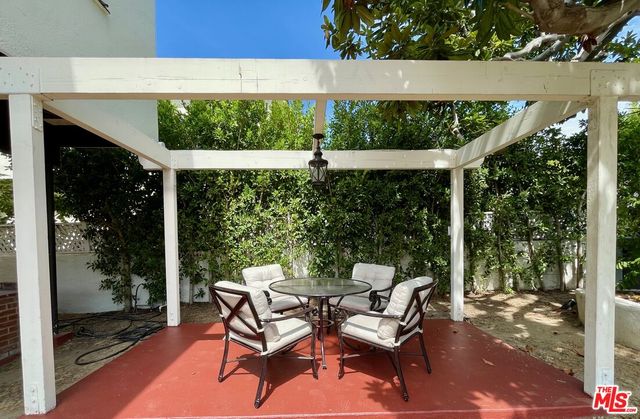 $2,020,000 | 160 South Poinsettia Place, Los Angeles, CA 90036