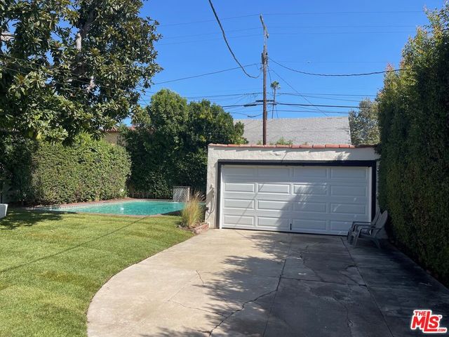 $2,020,000 | 160 South Poinsettia Place, Los Angeles, CA 90036