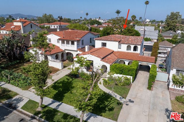 $2,020,000 | 160 South Poinsettia Place, Los Angeles, CA 90036