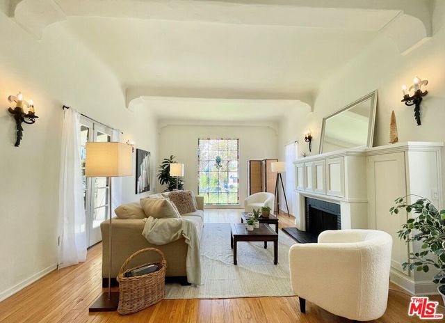 $2,020,000 | 160 South Poinsettia Place, Los Angeles, CA 90036