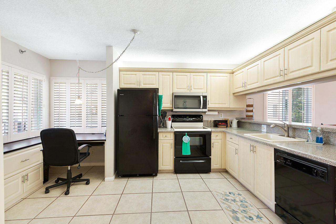 275 Palm Avenue, Unit A201 Jupiter, FL 33477 - Photo 7 of 32 005-275PalmAve-Jupiter-FL-small
