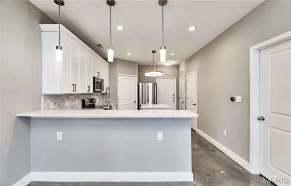 $2,500 | 200 South Kirkwood Road, Kirkwood, MO 63122