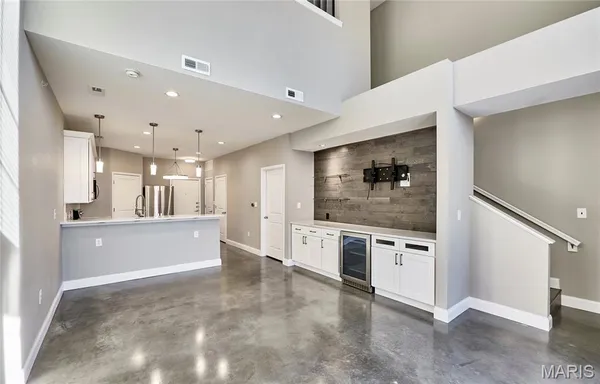 $2,500 | 200 South Kirkwood Road, Kirkwood, MO 63122