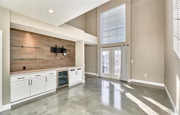 $2,500 | 200 South Kirkwood Road, Kirkwood, MO 63122