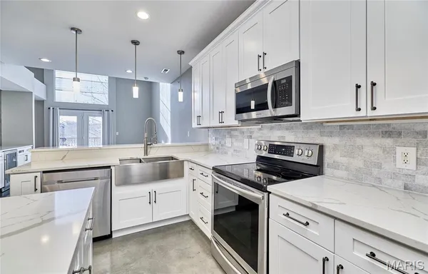 $2,500 | 200 South Kirkwood Road, Kirkwood, MO 63122