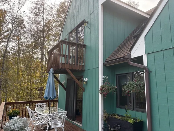 $689,900 | 103 Otter Pond Trail, Tolland, MA 01034