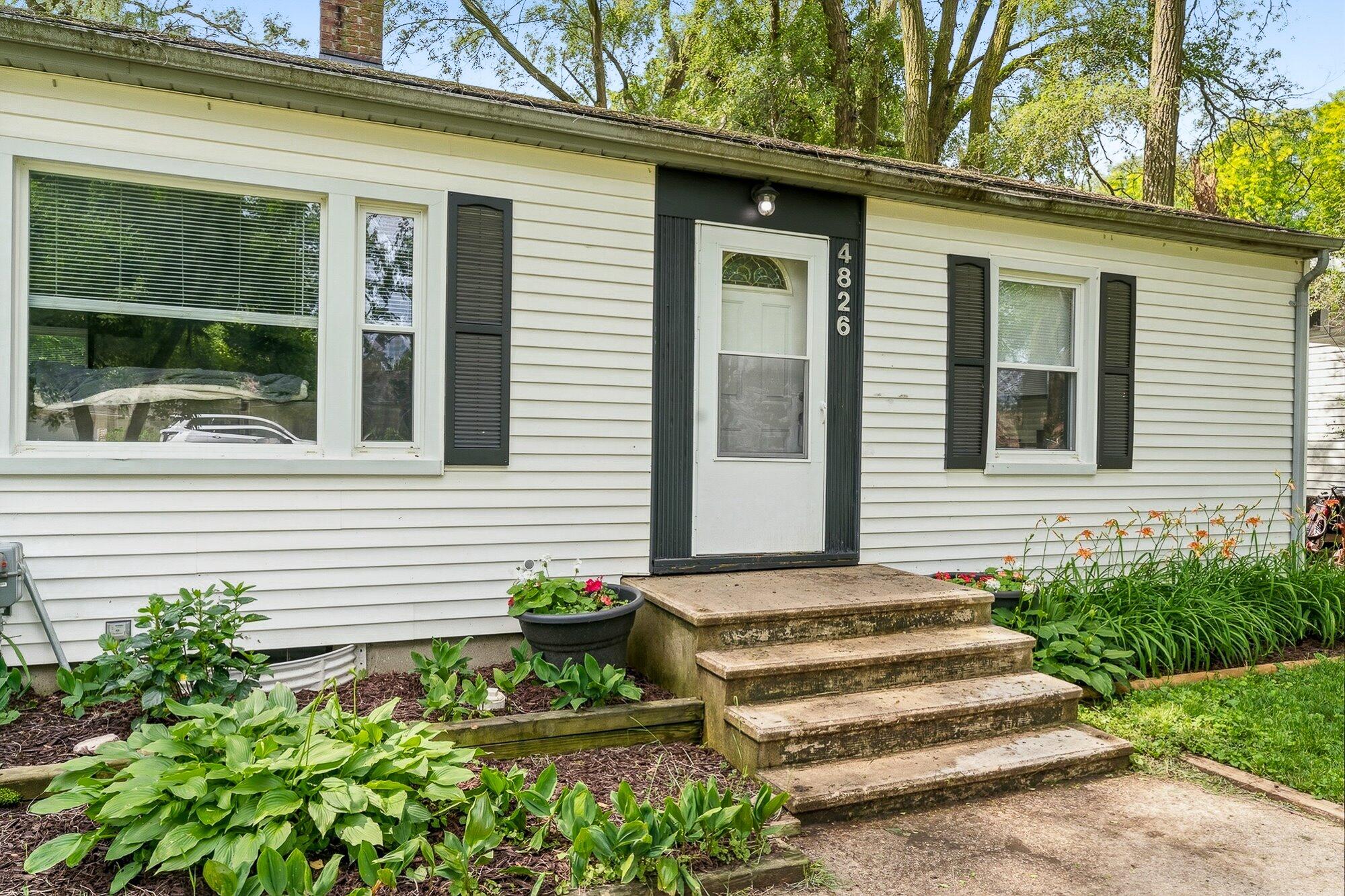 4826 Burt Avenue Grand Ledge, MI 48837 - Photo 4 of 36 03-WM4826burt-28