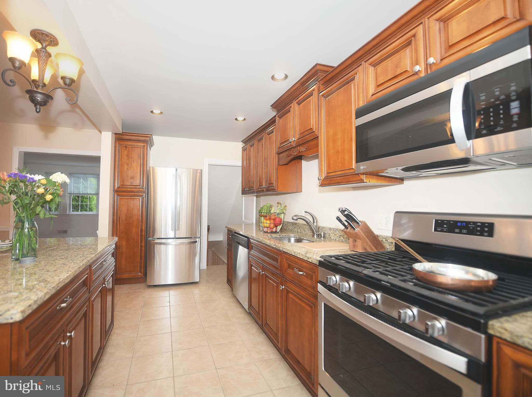 430 Stratford Road Baltimore, MD 21228 - Photo 15 of 35 Brand new stainless appliances and granite