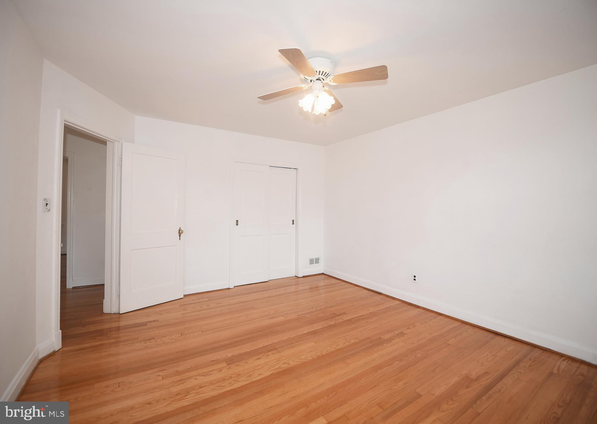 430 Stratford Road Baltimore, MD 21228 - Photo 17 of 35 Large open bright bedroom