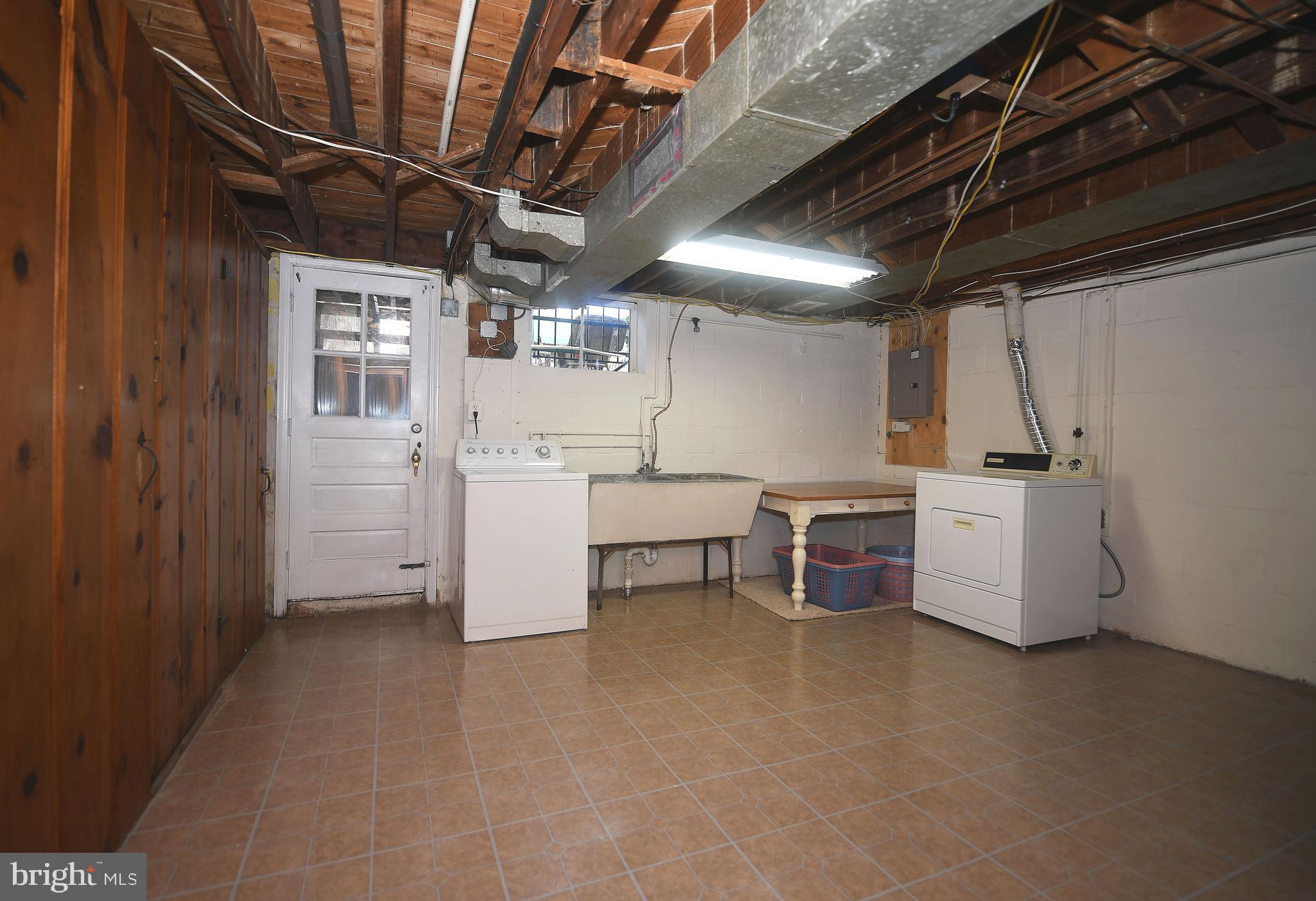 430 Stratford Road Baltimore, MD 21228 - Photo 33 of 35 Large laundry, crafts or clean working area
