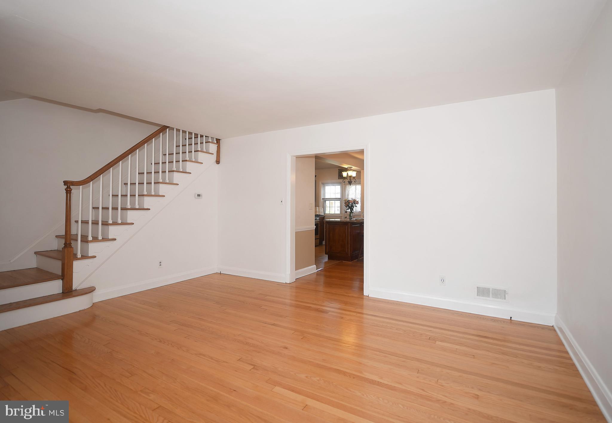430 Stratford Road Baltimore, MD 21228 - Photo 7 of 35 Huge bright open living room