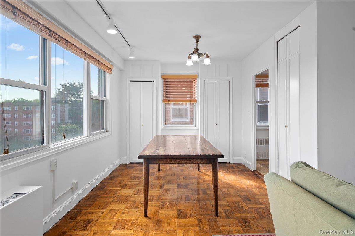 230 Garth Road, Unit 7D1 Scarsdale, NY 10583 - Photo 11 of 31 dining room