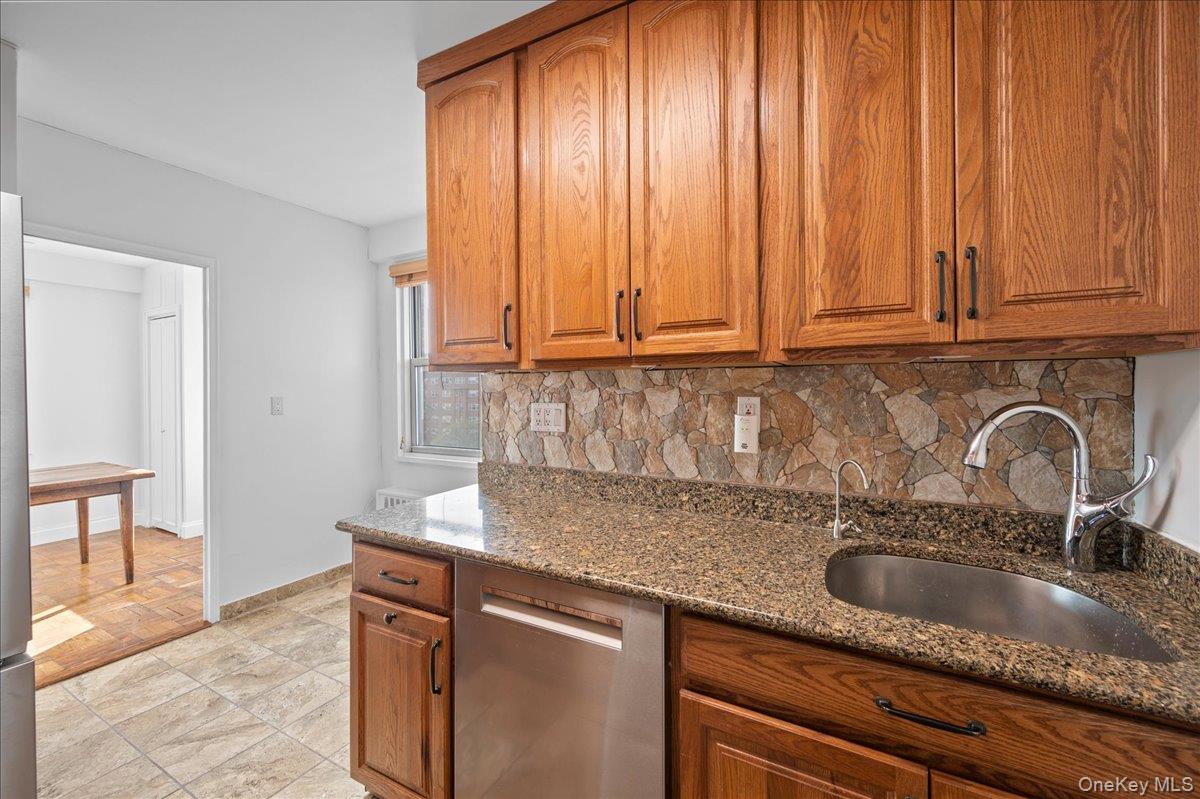 230 Garth Road, Unit 7D1 Scarsdale, NY 10583 - Photo 14 of 31 updated kitchen