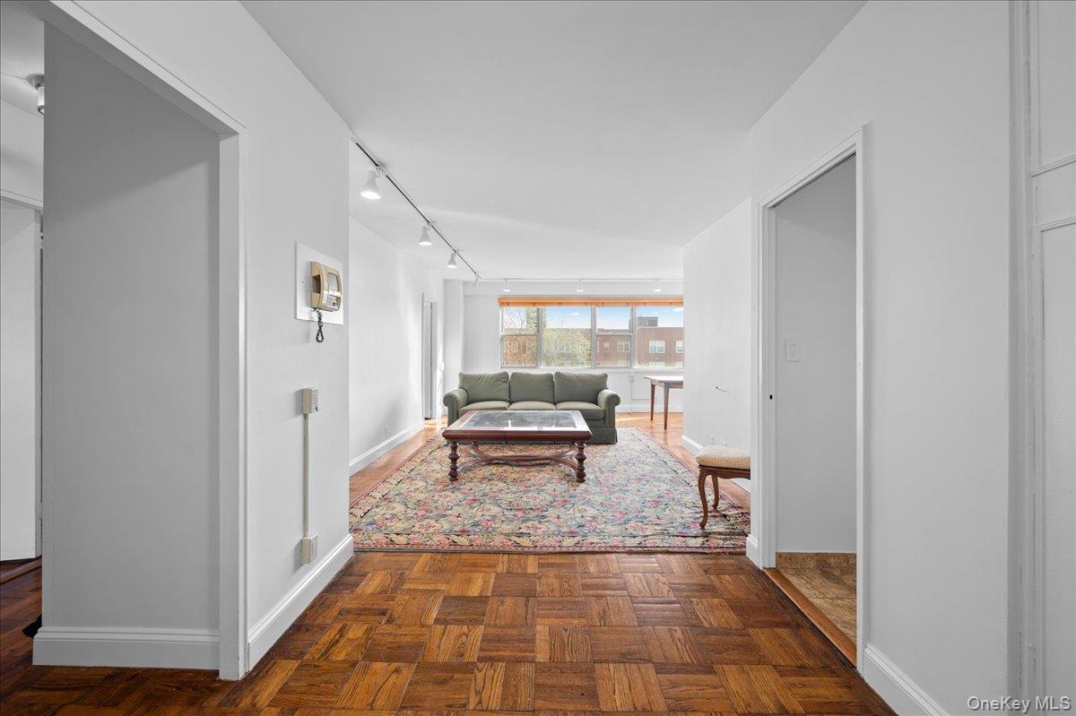 230 Garth Road, Unit 7D1 Scarsdale, NY 10583 - Photo 5 of 31 Entry into living room