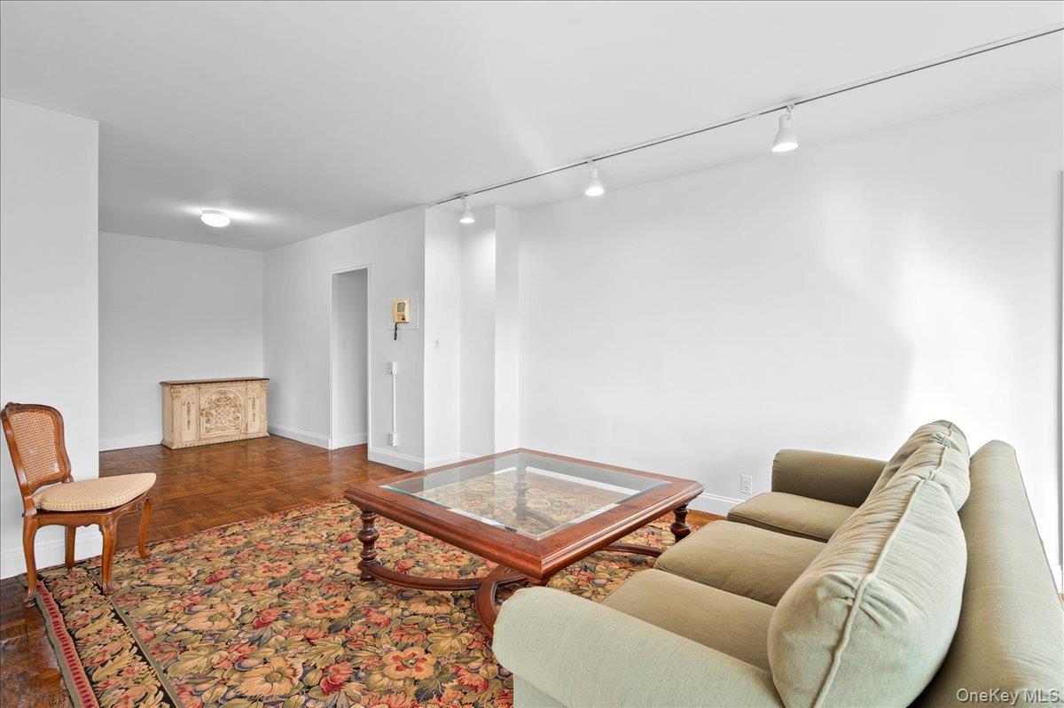 230 Garth Road, Unit 7D1 Scarsdale, NY 10583 - Photo 6 of 31 living room
