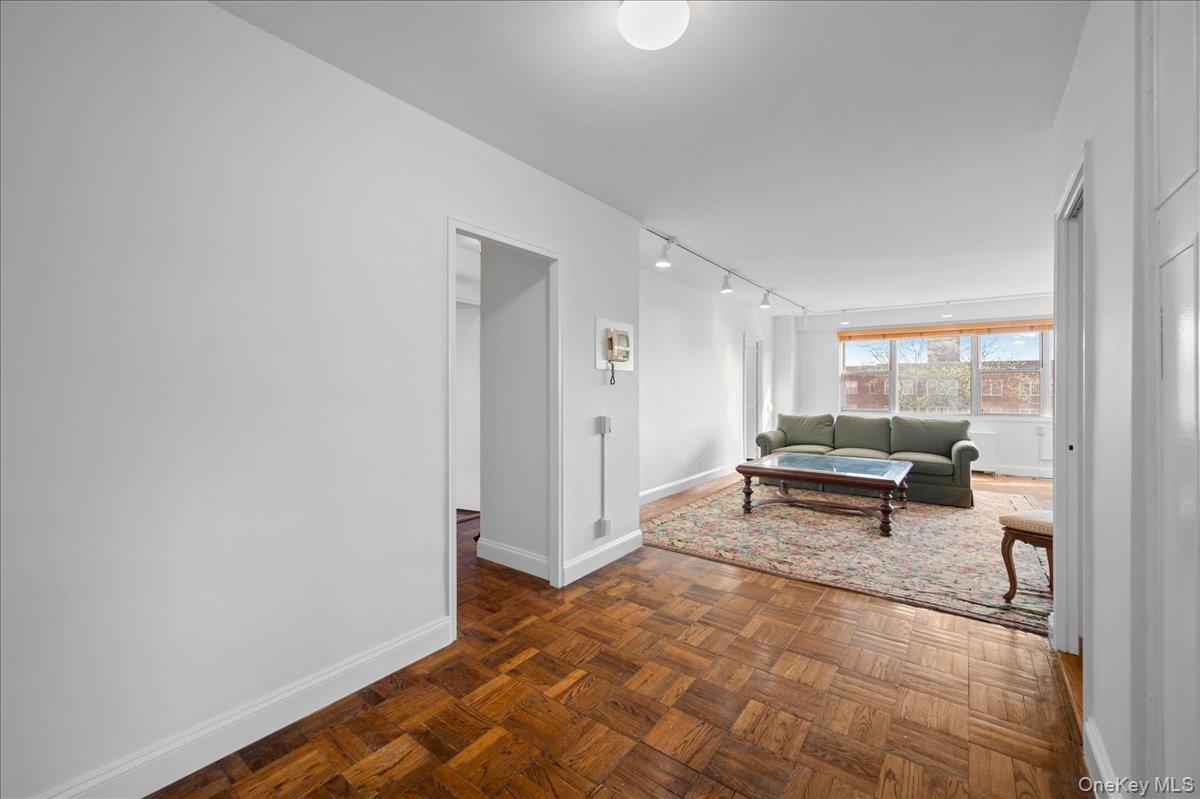 230 Garth Road, Unit 7D1 Scarsdale, NY 10583 - Photo 8 of 31