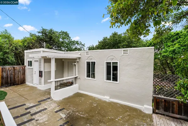 a view of a house with a backyard