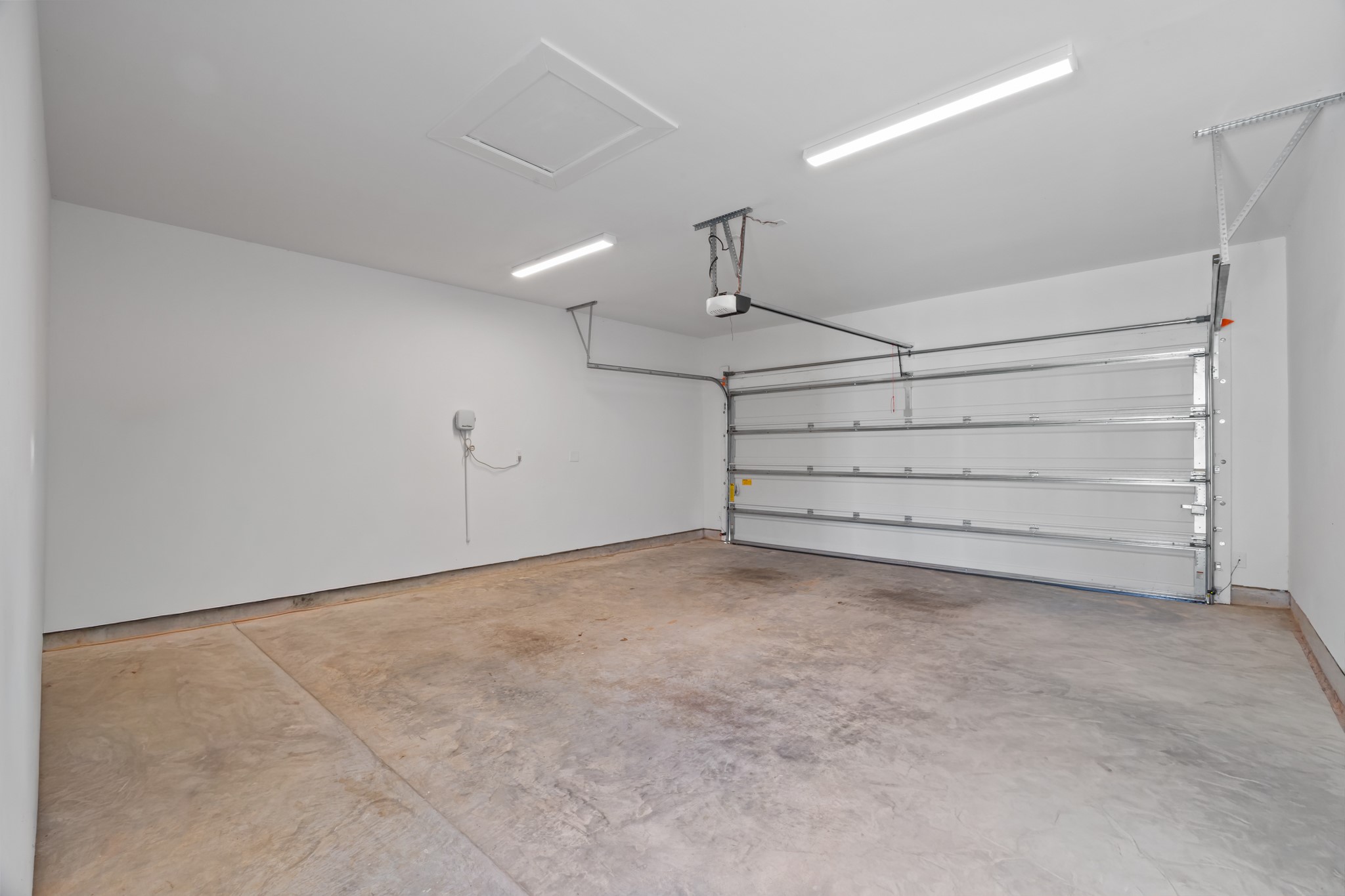 2505 South Houston Avenue Pearland, TX 77581 - Photo 22 of 24 a view of an empty room