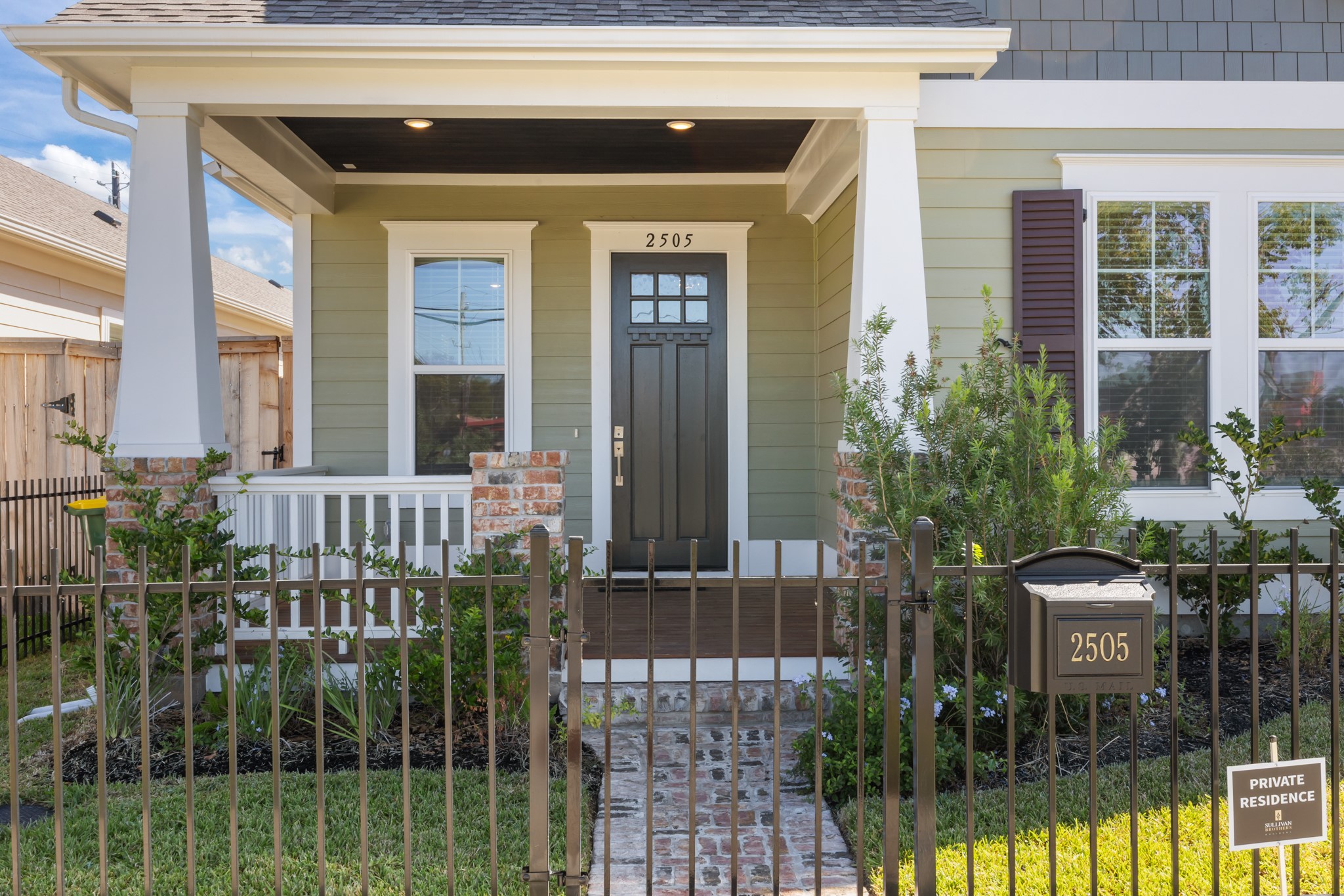 2505 South Houston Avenue Pearland, TX 77581 - Photo 24 of 24 a balcony with furniture and potted plants