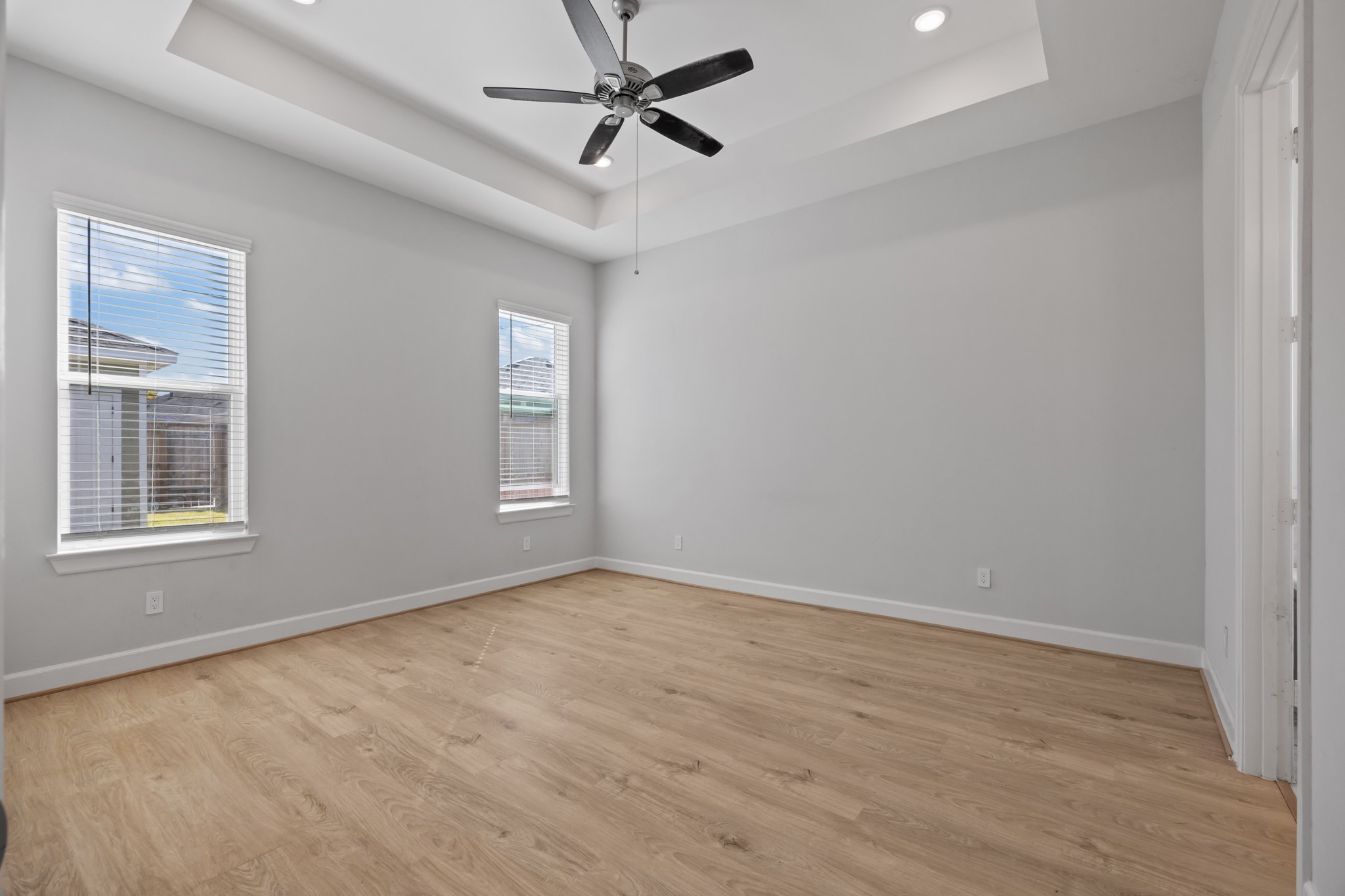 2505 South Houston Avenue Pearland, TX 77581 - Photo 8 of 24 a view of an empty room with a window