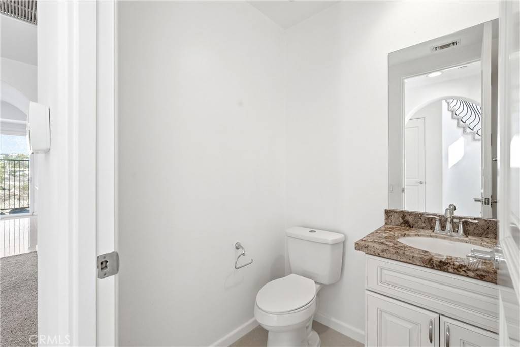 585 Vía Pueblo Riverside, CA 92507 - Photo 20 of 61 1/2 Bath downstairs