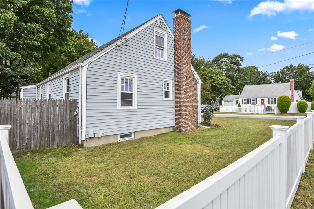 2 Edgehill Road Warwick, RI 02889 - Photo 5 of 25