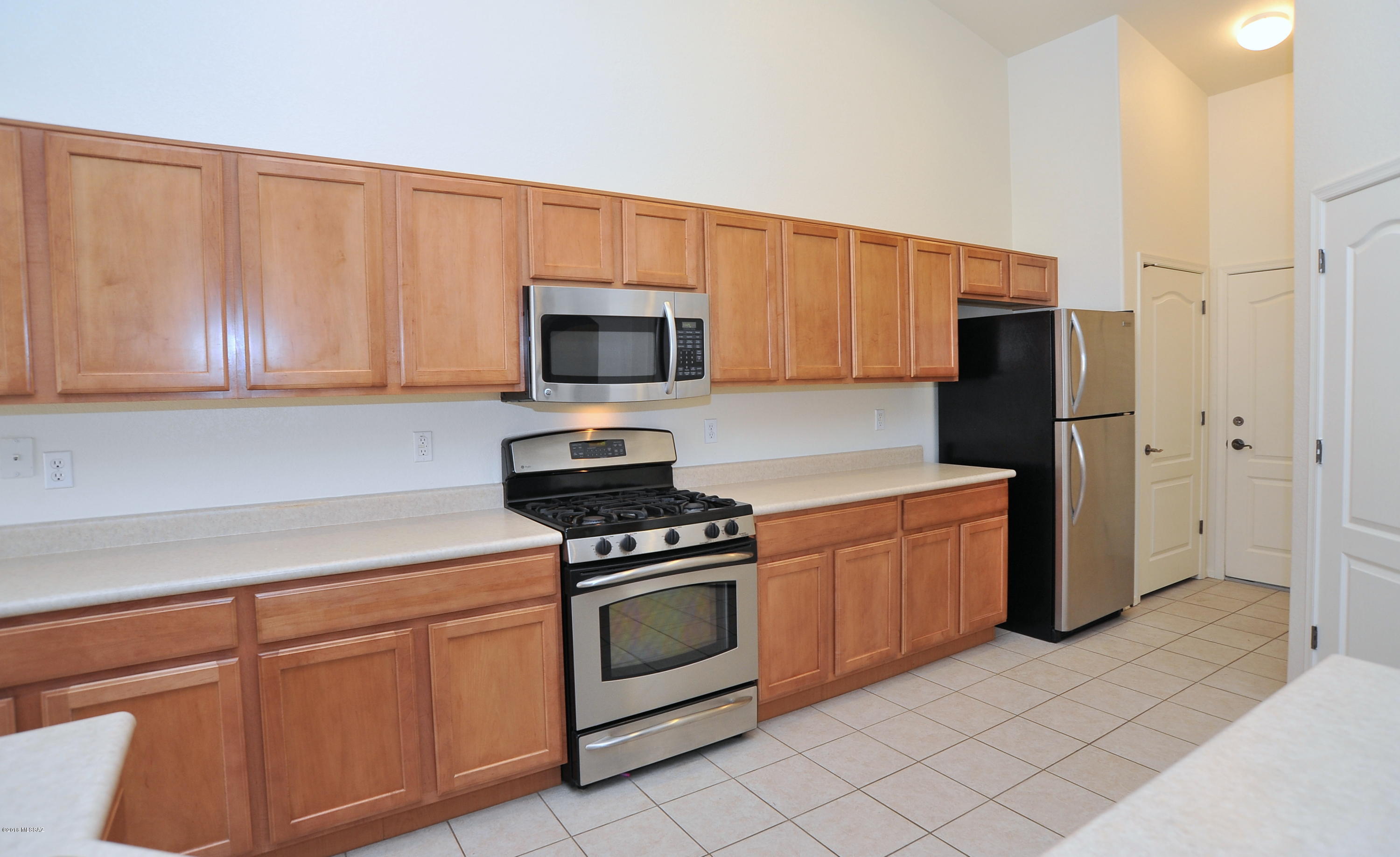 558 West Chatfield Street Vail, AZ 85641 - Photo 5 of 31 a kitchen with a sink appliances and cabinets