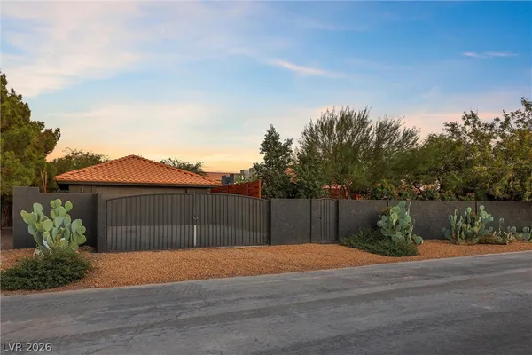 $5,000 | 7520 Sisk Road, Las Vegas, NV 89131