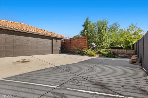 $5,000 | 7520 Sisk Road, Las Vegas, NV 89131